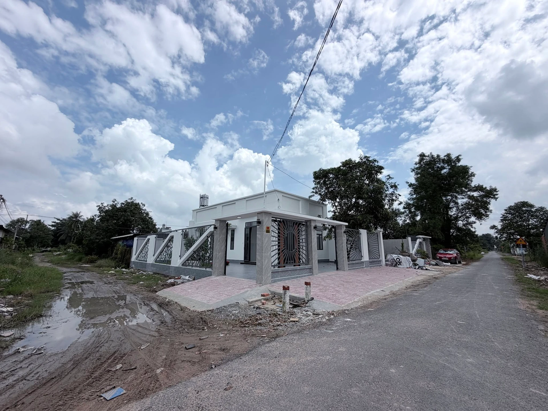 Bán nhà sân vườn 225m² góc 2 mặt tiền Long Hoa, Tây Ninh - Ảnh 1