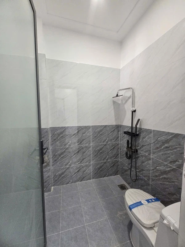 Bán nhà 1 trệt 1 lầu mặt tiền Nguyễn Huy Tưởng, Rạch Giá 85m²
