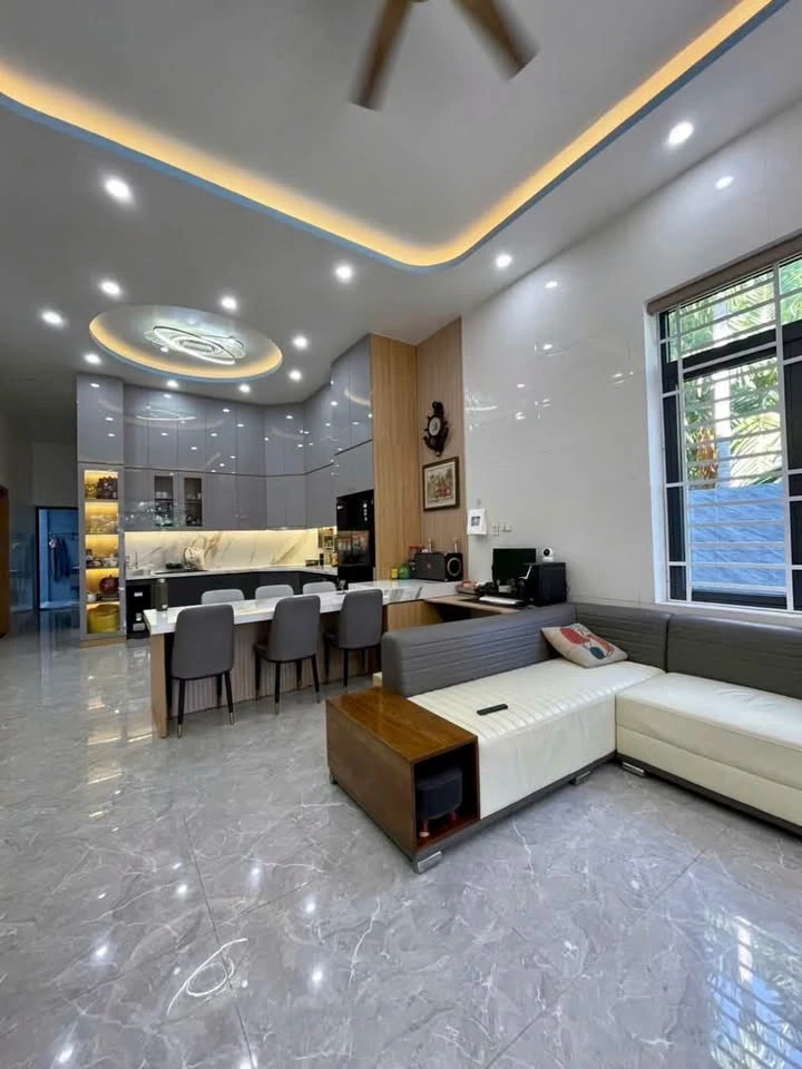 Bán nhà mái Thái 220m2, 3PN 2WC, Lê Văn Sỹ, Quảng Ngãi - Ảnh thu nhỏ 2