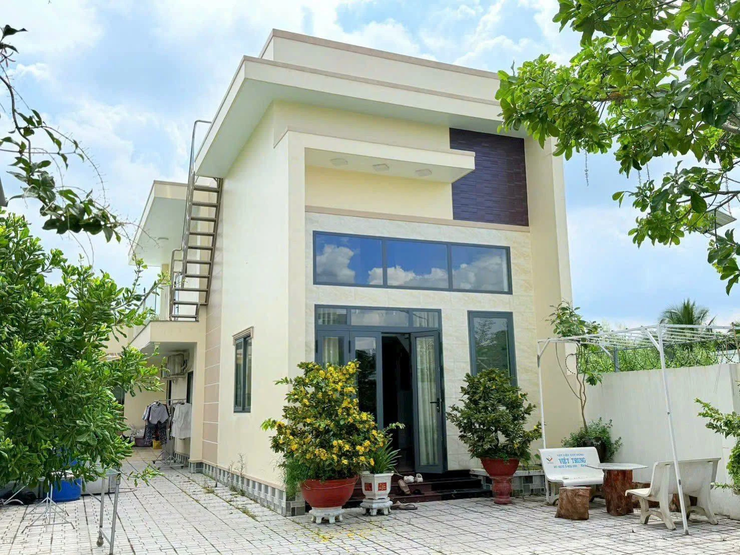 Bán nhà 1 trệt 1 lầu 400m² 4.5 tỷ Bến Tre - Ảnh 1