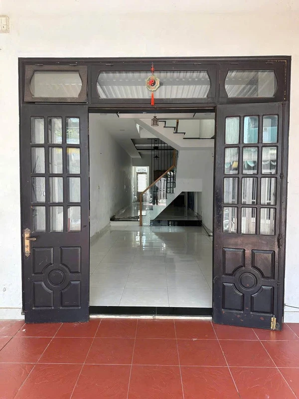 Cho thuê nhà 3 tầng 100m² 5 phòng Lê Trọng Tấn