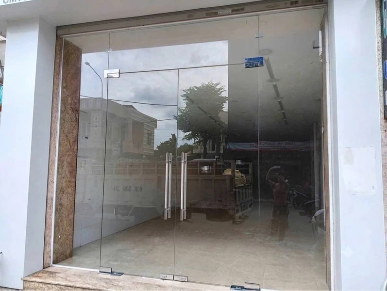 Cho thuê nhà mặt tiền 4,5x18m Cách Mạng Tháng 8, 16 triệu/tháng
