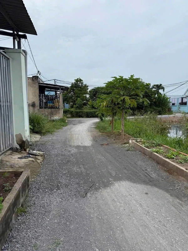 Bán nhà nhỏ có sân vườn 9x18m, sổ hồng riêng tại Xã Đức Hòa Hạ, giá 1,6 tỷ