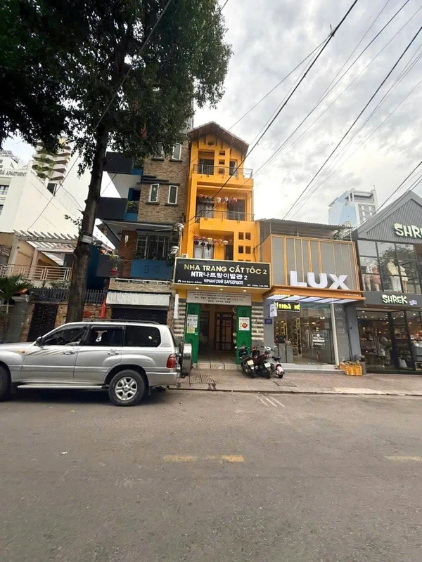 Bán 2 căn nhà mặt tiền Bạch Đằng, trung tâm du lịch Nha Trang, 82m2 giá 28,8 tỷ