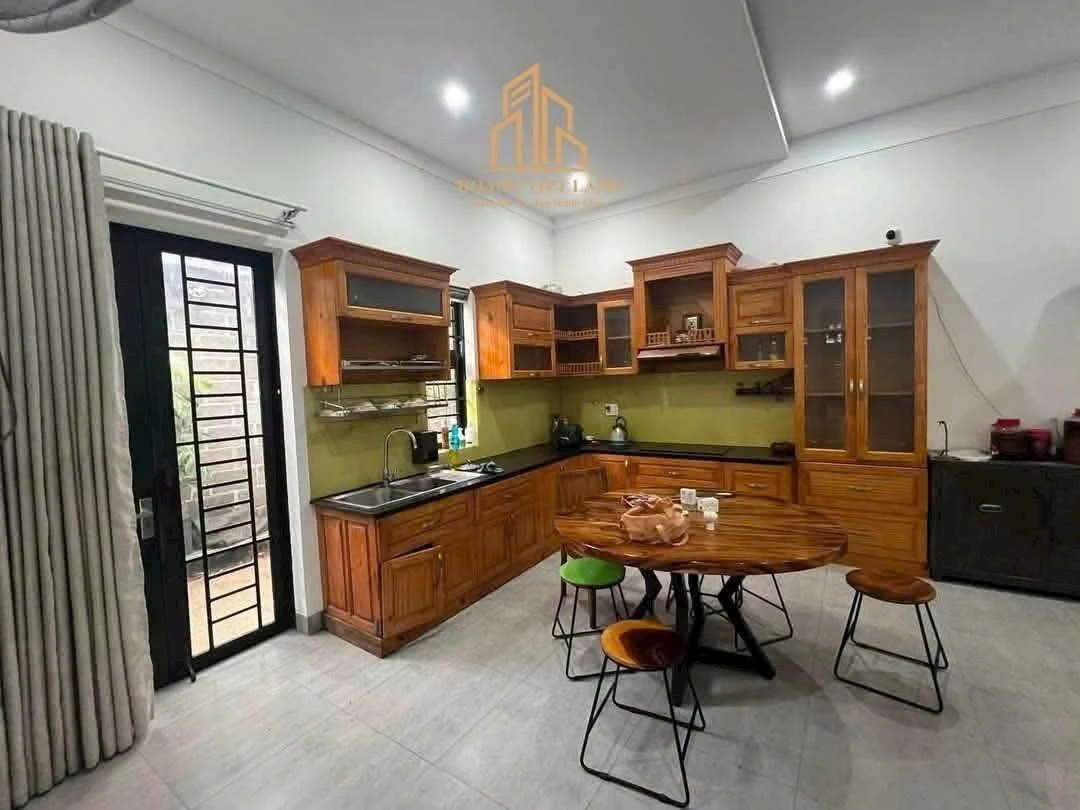 Bán villa mặt tiền Mai Xuân Thưởng, Buôn Ma Thuột, 300m² thổ cư, giá 14,5 tỷ - Ảnh thu nhỏ 2