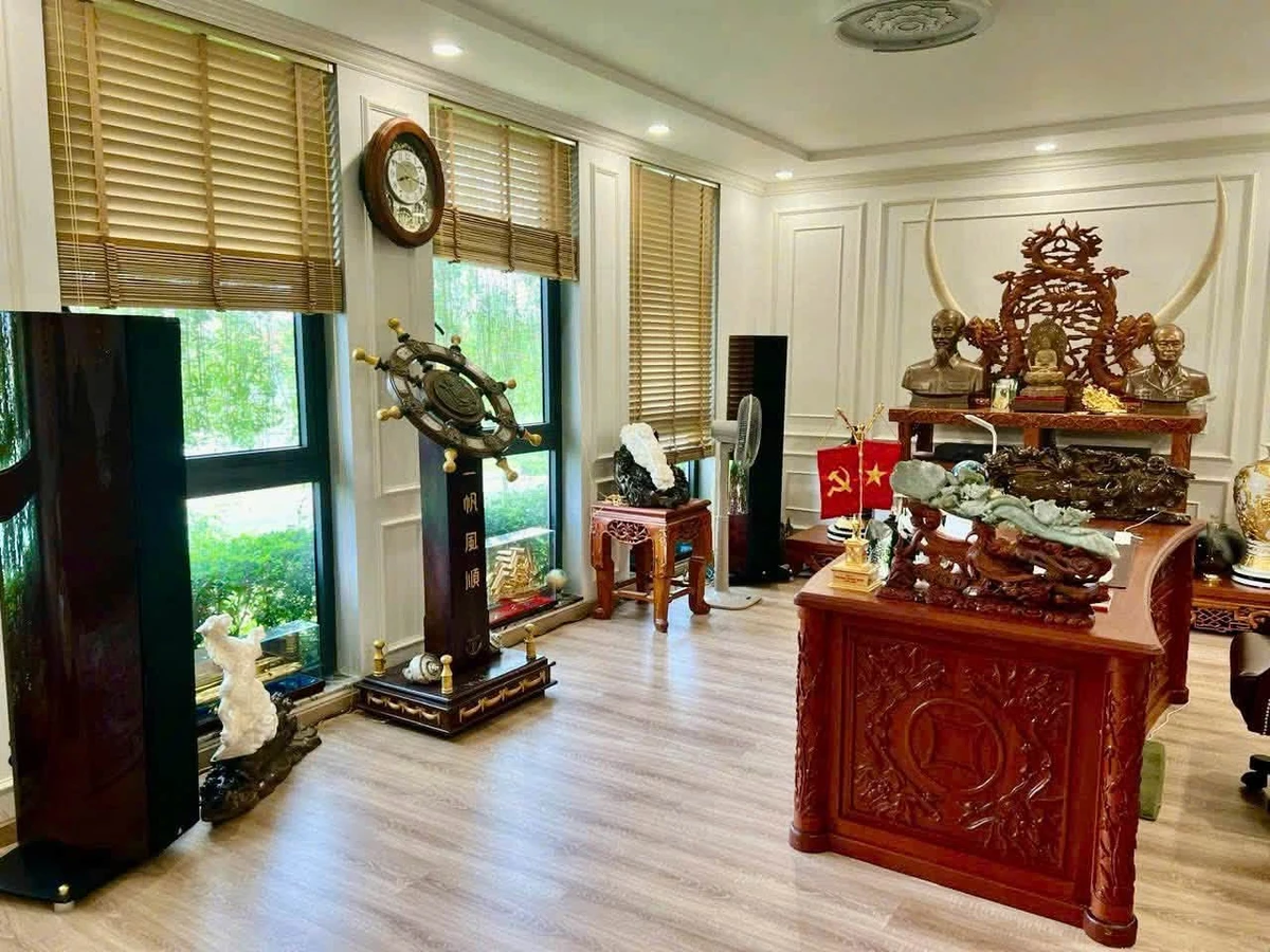 Bán biệt thự sân vườn Quận 7, 278m2, 10PN, 35 tỷ - Ảnh thu nhỏ 3