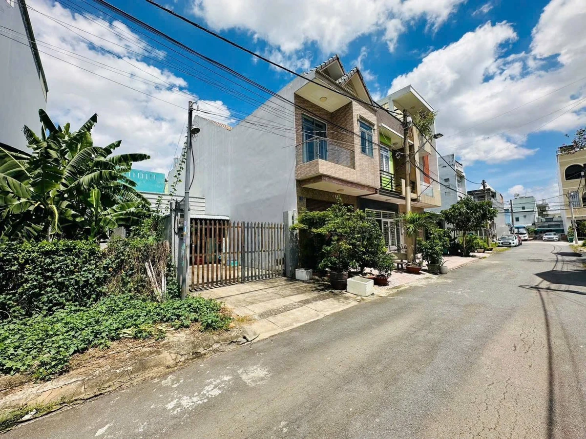 Bán nhà phố 4 PN, 250m², 4 tỷ 979 triệu ở Biên Hoà, Bình Dương - Ảnh 1