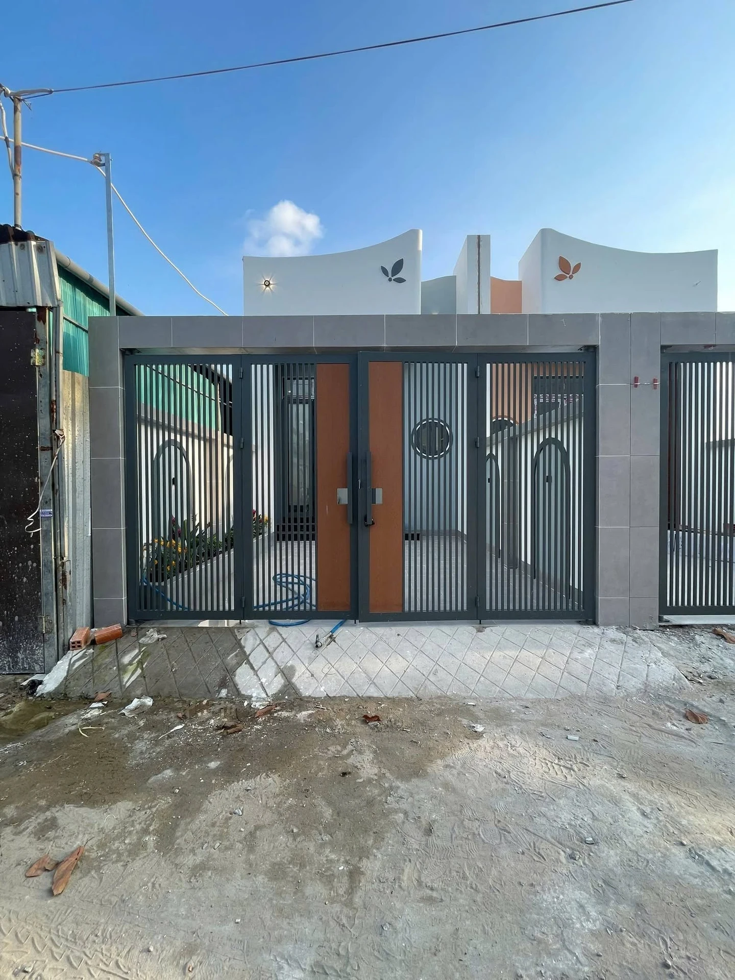 Bán nhà mới hoàn thiện 4,6x22,8m hẻm ô tô nhánh Võ Trường Toản, Vĩnh Quang, Rạch Giá giá 1,95 tỷ - Ảnh 1