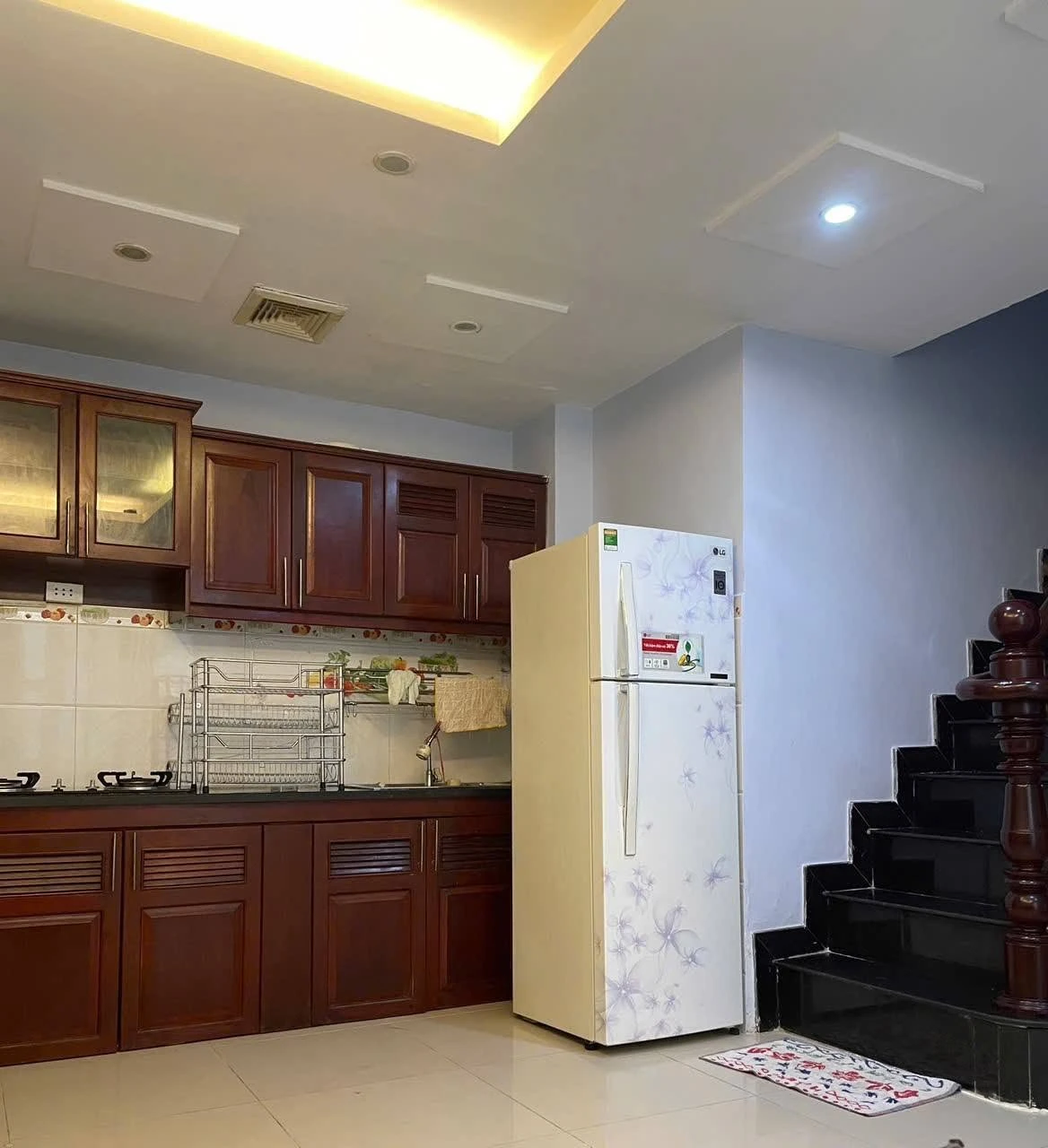 Cho thuê nhà nguyên căn 2PN 68m² Lê Thị Riêng, Quận 1 - Ảnh 1