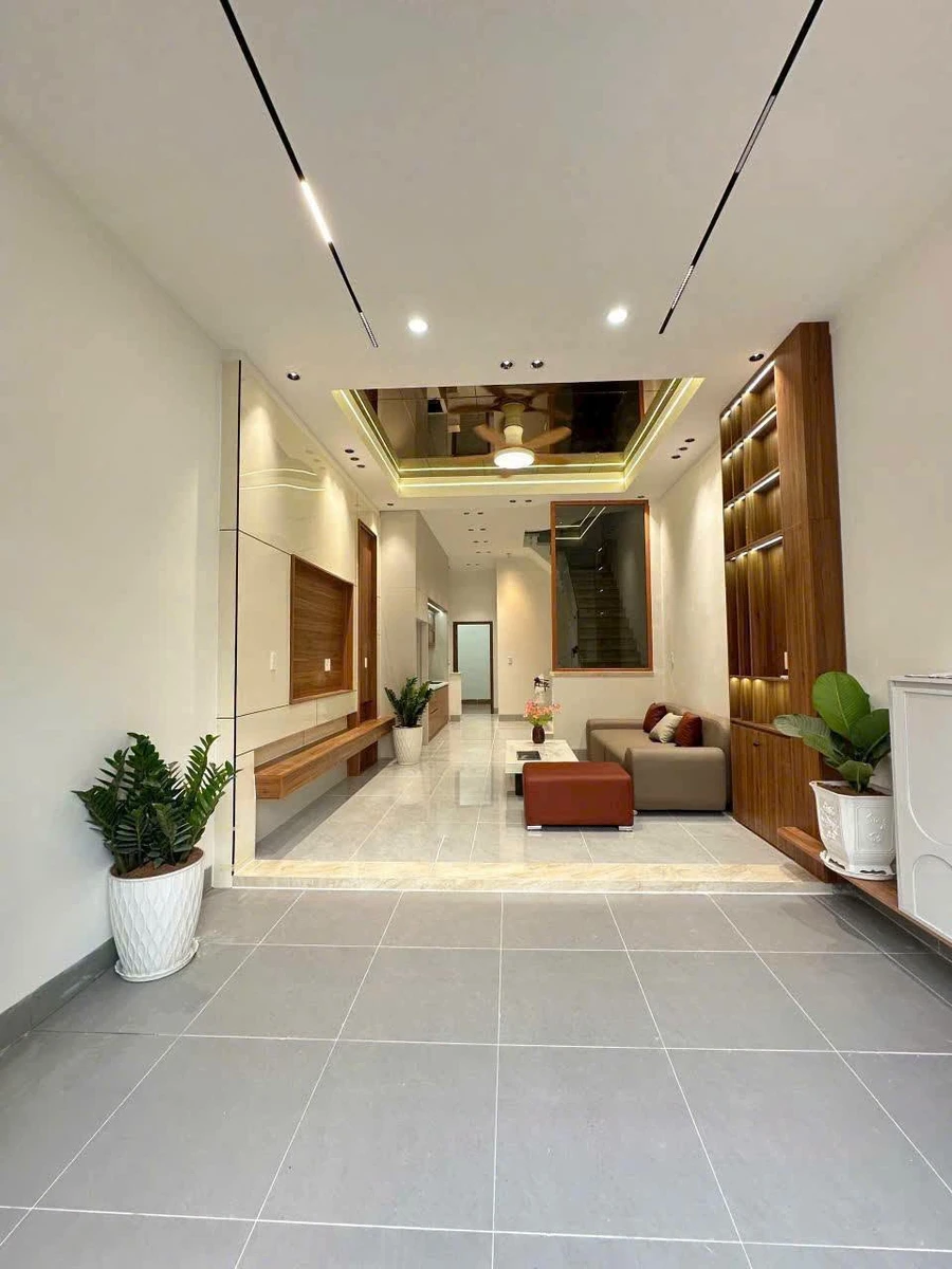 Nhà 1 trệt 1 lầu 120m2 3PN gần chợ Tân Phong, giá 3,95 tỷ - Ảnh 1