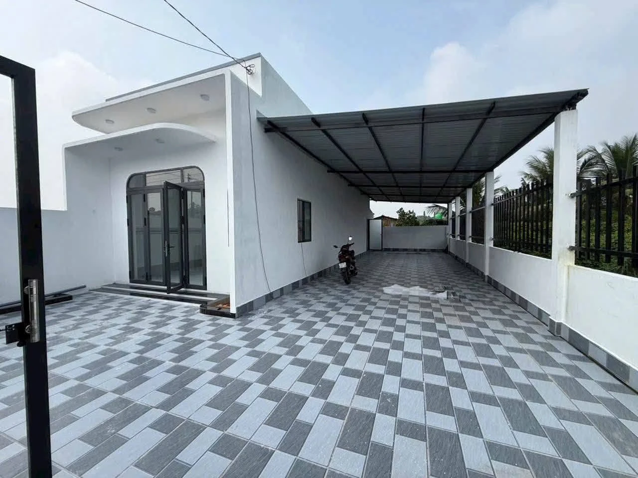 Bán nhà mới xây 10x22m, 2 phòng ngủ, sổ hồng riêng tại Thị trấn Tầm Vu, Châu Thành, Long An - Ảnh 1