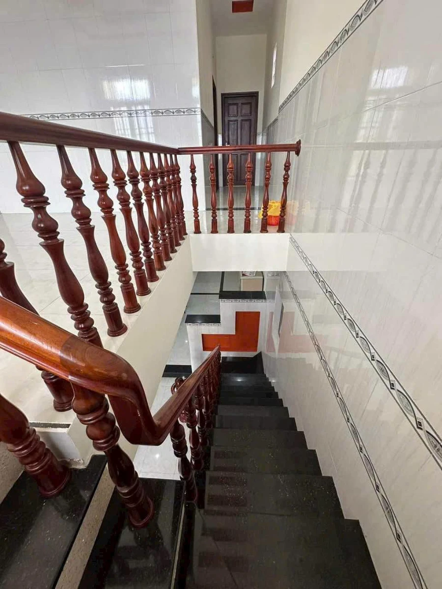 Nhà lầu mặt nhựa 85m² Lê Duẩn, Phan Thiết 3 tỷ 750tr - Ảnh thu nhỏ 5
