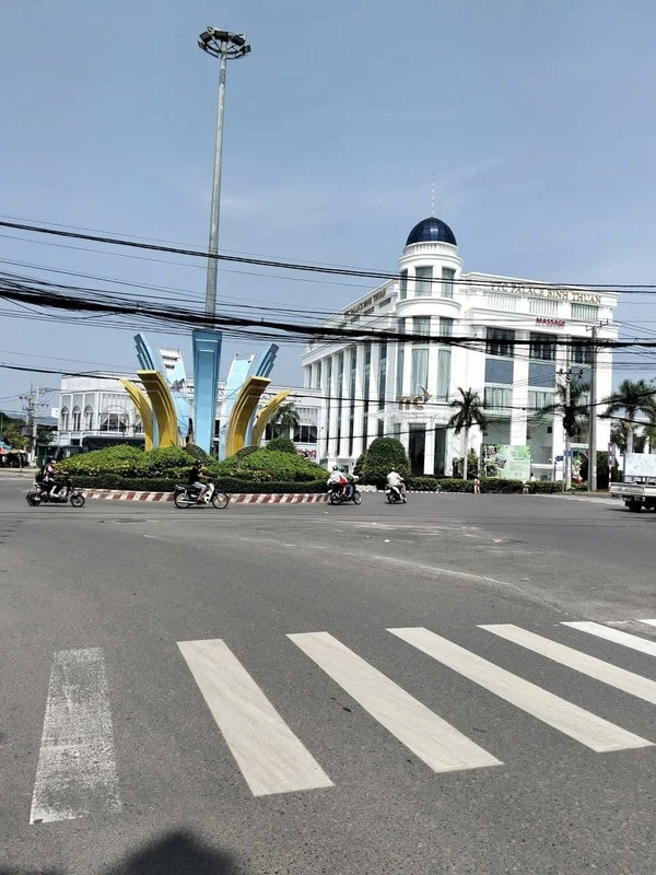 Bán nhà 1 trệt 1 lầu 8PN, 100m2, Phan Thiết, 3,2 tỷ