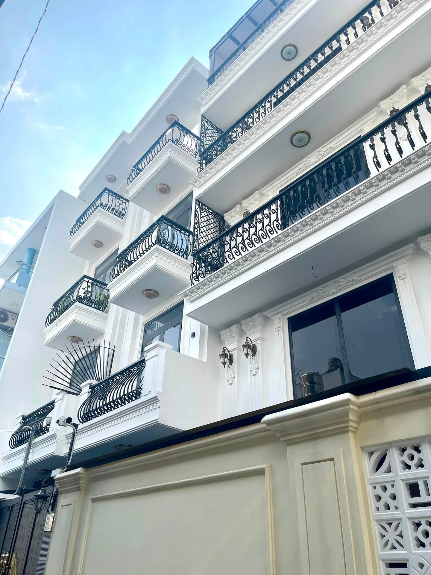 Bán nhà hẻm xe hơi 4 tầng 48m2 gần ĐH Công Nghiệp, Gò Vấp, giá 8,3 tỷ - Ảnh 1