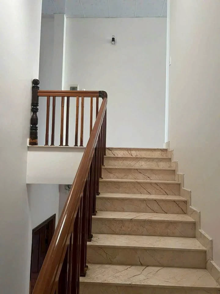 Bán nhà mặt tiền 3 tầng 5PN 164m2 Nguyễn Du, kinh doanh tốt - Ảnh thu nhỏ 2