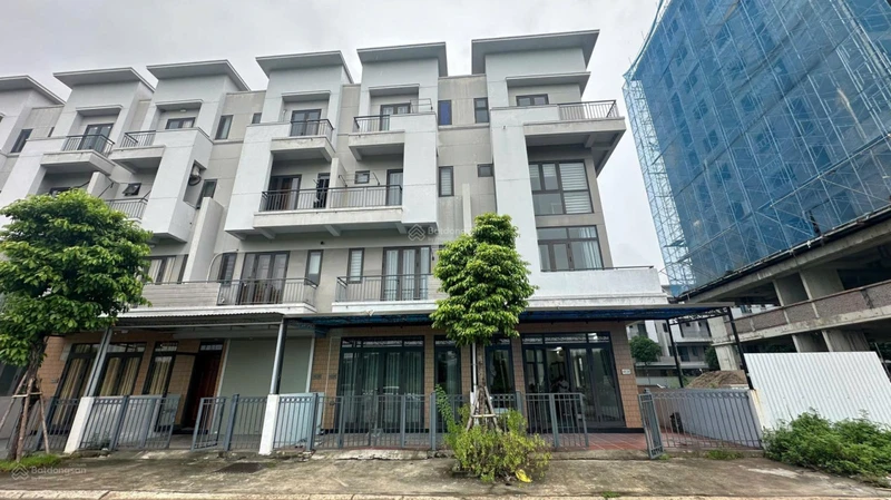 Bán gấp căn nhà 4 tầng ở Từ Sơn, Centa Diamond, 75m2, giá tốt thương lượng, giáp chủ, Từ Sơn