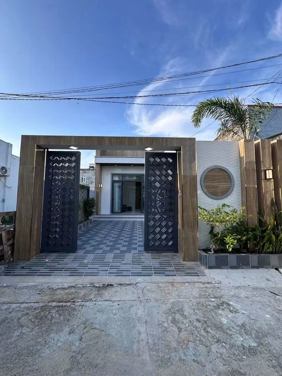 Bán nhà 3 phòng ngủ gần biển Long Hải 3,6 tỷ - Ảnh 1