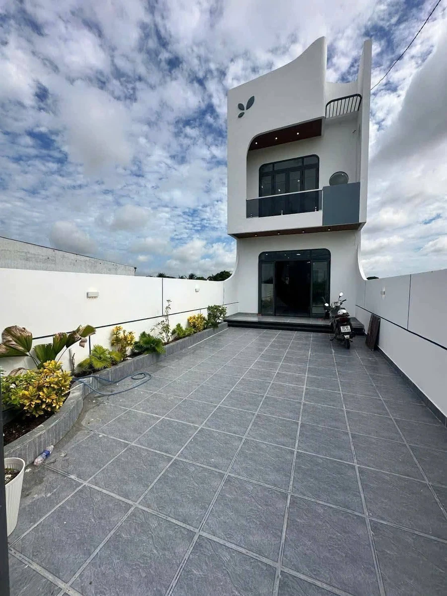 Bán nhà 1 trệt 1 lầu 5x30m, 3PN, sân vườn, đường bê tông 6m5 tại Đức Hòa, Long An - Ảnh thu nhỏ 3