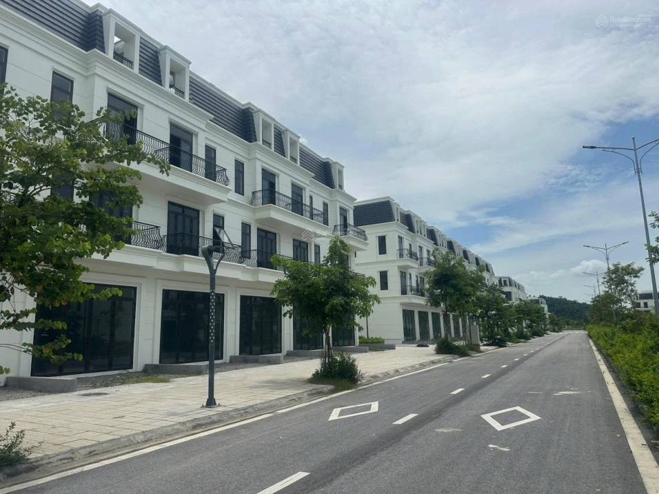 Bán căn shophouse đường 30m giá rẻ 3,8 tỷ, gồm cả nhà và đất, sổ đỏ chuyển nhượng trong ngày - Ảnh thu nhỏ 2