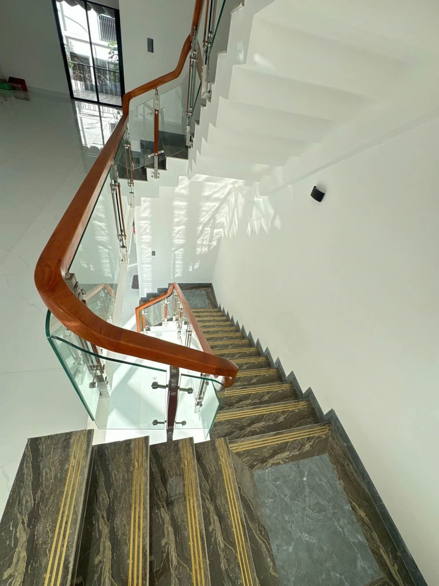 Cho thuê văn phòng góc 2 mặt tiền 124m² Buôn Ma Thuột - Ảnh 1