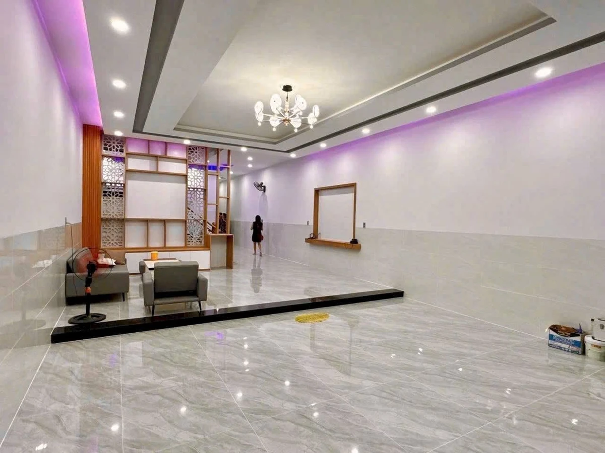 Bán nhà 1 trệt 2 lầu 126m2 phường Long Tâm, TP Bà Rịa, giá 5,6 tỷ - Ảnh thu nhỏ 2