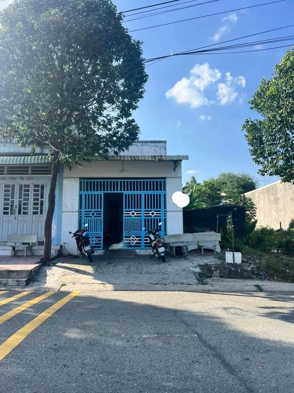 Bán nhà mặt tiền kinh doanh 150m² Bến Cát