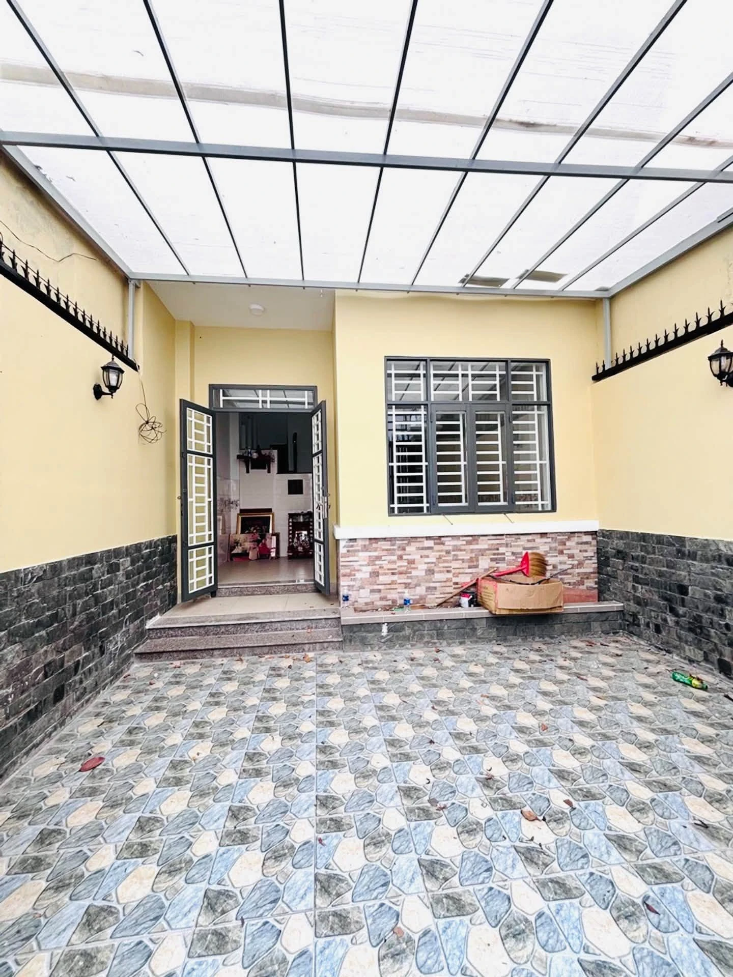 Bán nhà 3 tầng hẻm xe hơi 70m2 Hiệp Phú Thủ Đức hơn 5 tỷ - Ảnh 1