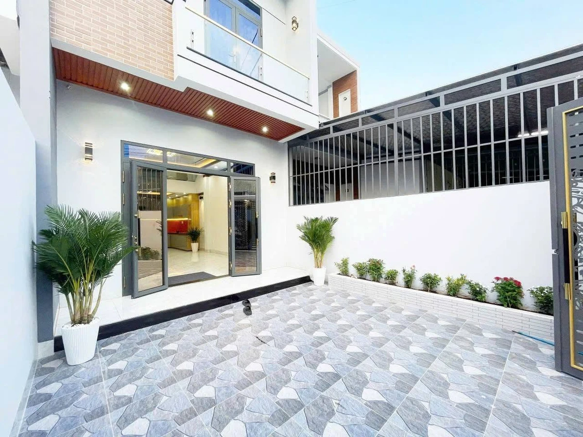 Bán nhà 3 phòng ngủ có sân vườn 150m² Thủ Đức, 3,7 tỷ - Ảnh thu nhỏ 2