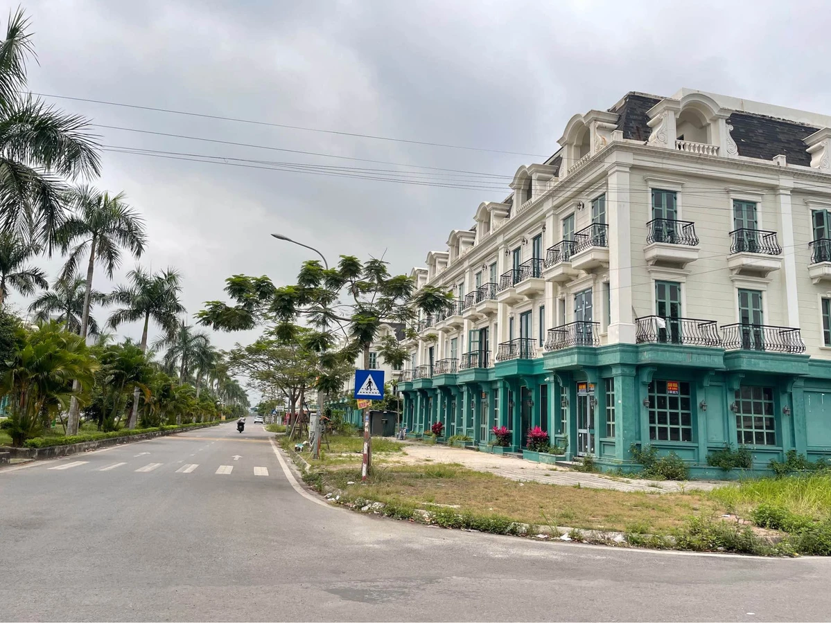 Bán shophouse 240m² đất, 413,5m² sàn, góc 2 mặt tiền, 8 tỷ - Ảnh thu nhỏ 2