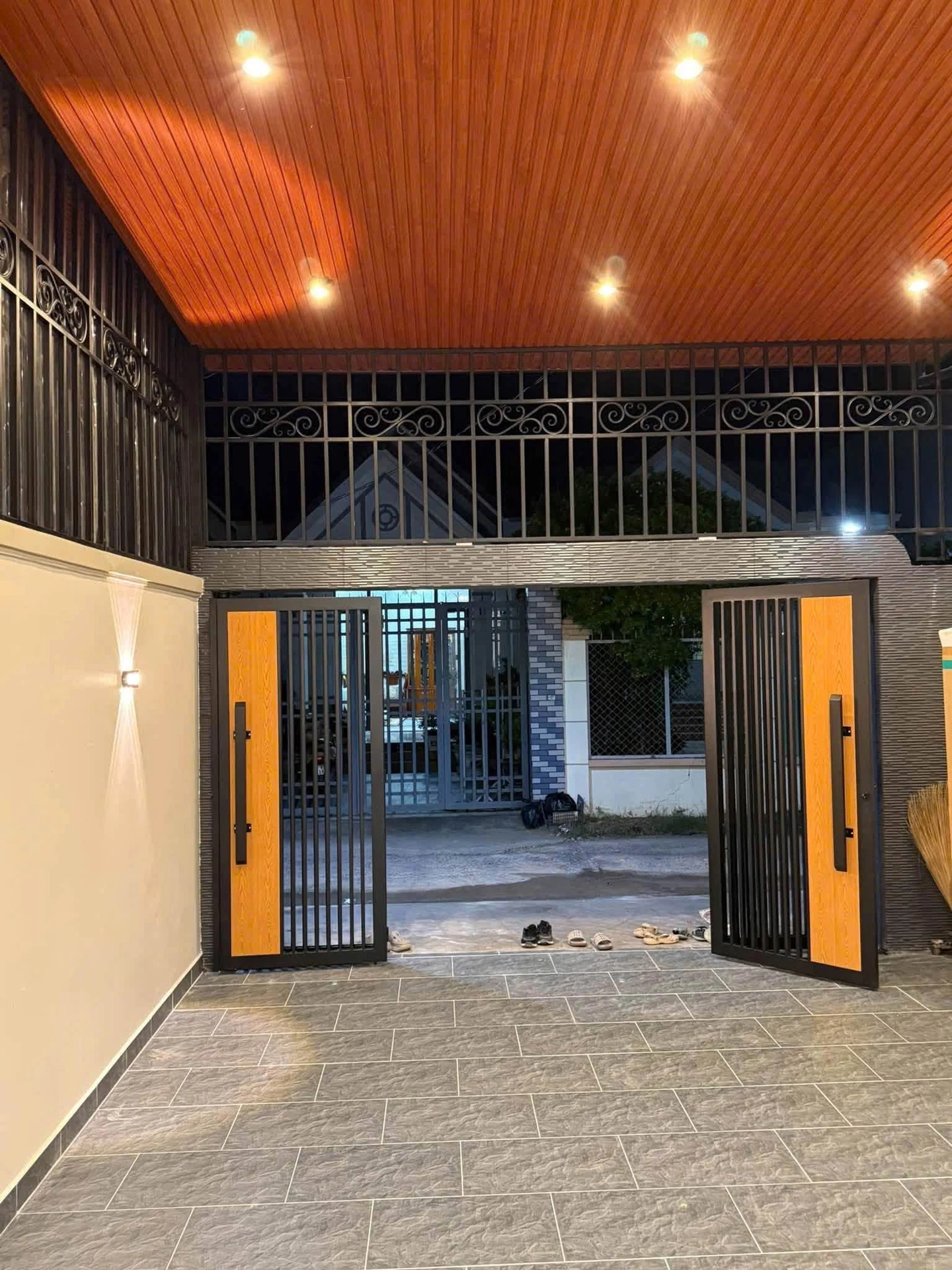 Bán nhà 2 phòng 125m2 góc 2 mặt tiền Nguyễn Văn Khước Bến Tre - Ảnh 1