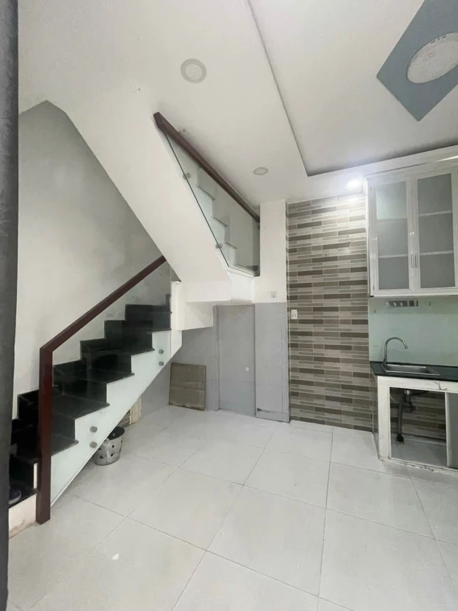 Cho thuê nguyên căn 2 PN Quận 5, 20m2, 12tr/tháng - Ảnh thu nhỏ 3