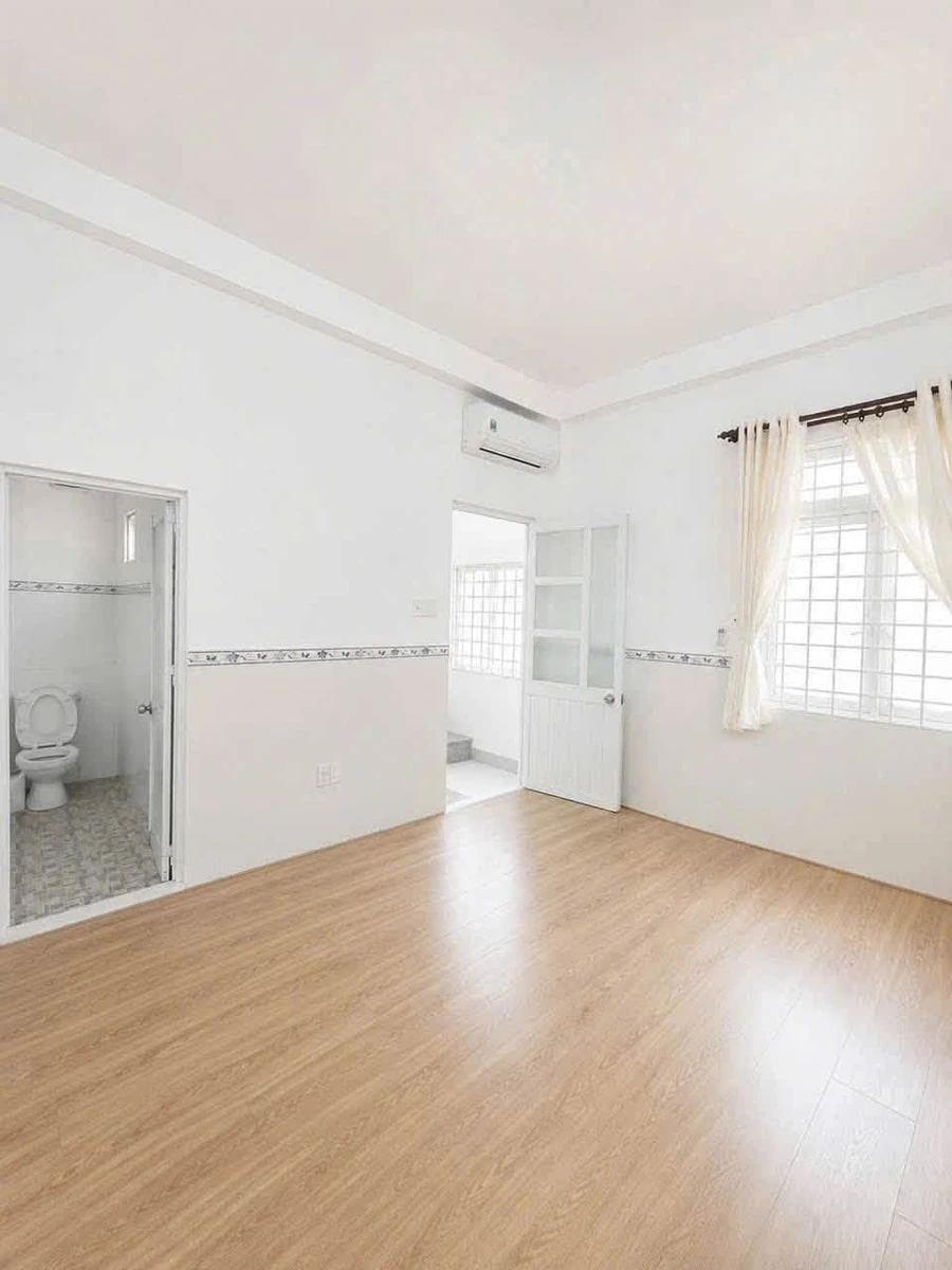 Bán nhà hẻm xe hơi 55m2, 1 trệt 2 lầu, Quận 4, giá 7,999 tỷ - Ảnh thu nhỏ 3