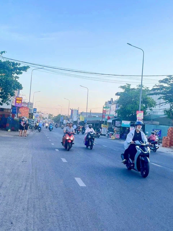 Bán nhà xưởng 460m2 mặt tiền Đồng Khởi, Đồng Nai, 17 tỷ