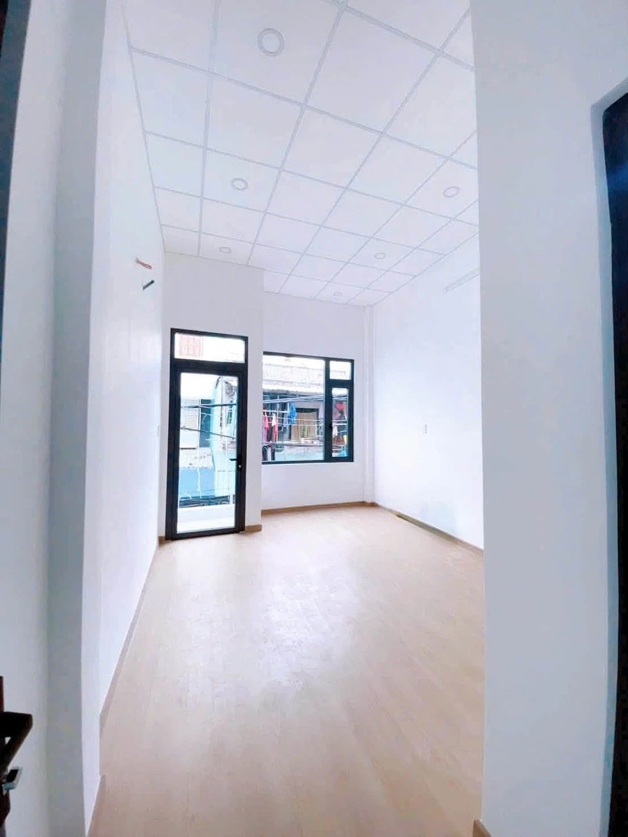 Bán nhà hẻm Đoàn Văn Bơ Quận 4, 37m², 3PN 2WC, giá 5,7 tỷ - Ảnh thu nhỏ 4