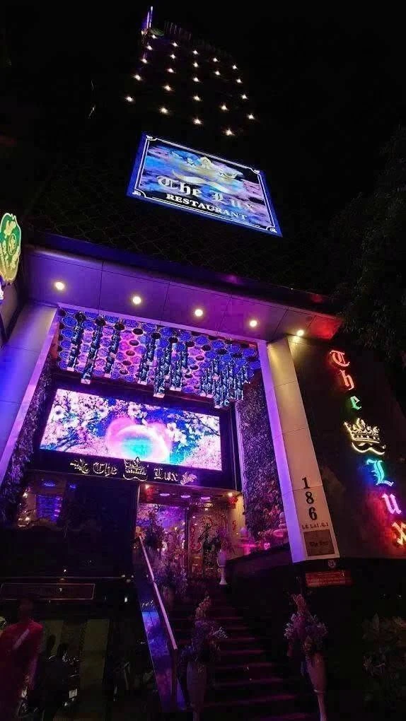 Cho thuê shophouse mặt tiền Lê Lai, Q.1, 150m², 21 phòng karaoke - Ảnh 1