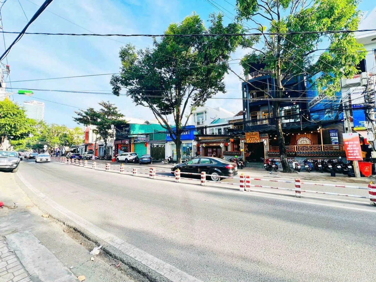 Bán nhà mặt tiền Nguyễn Thị Minh Khai 107,8m² ngang 7,4m - 21 tỷ 350 - Ảnh 1