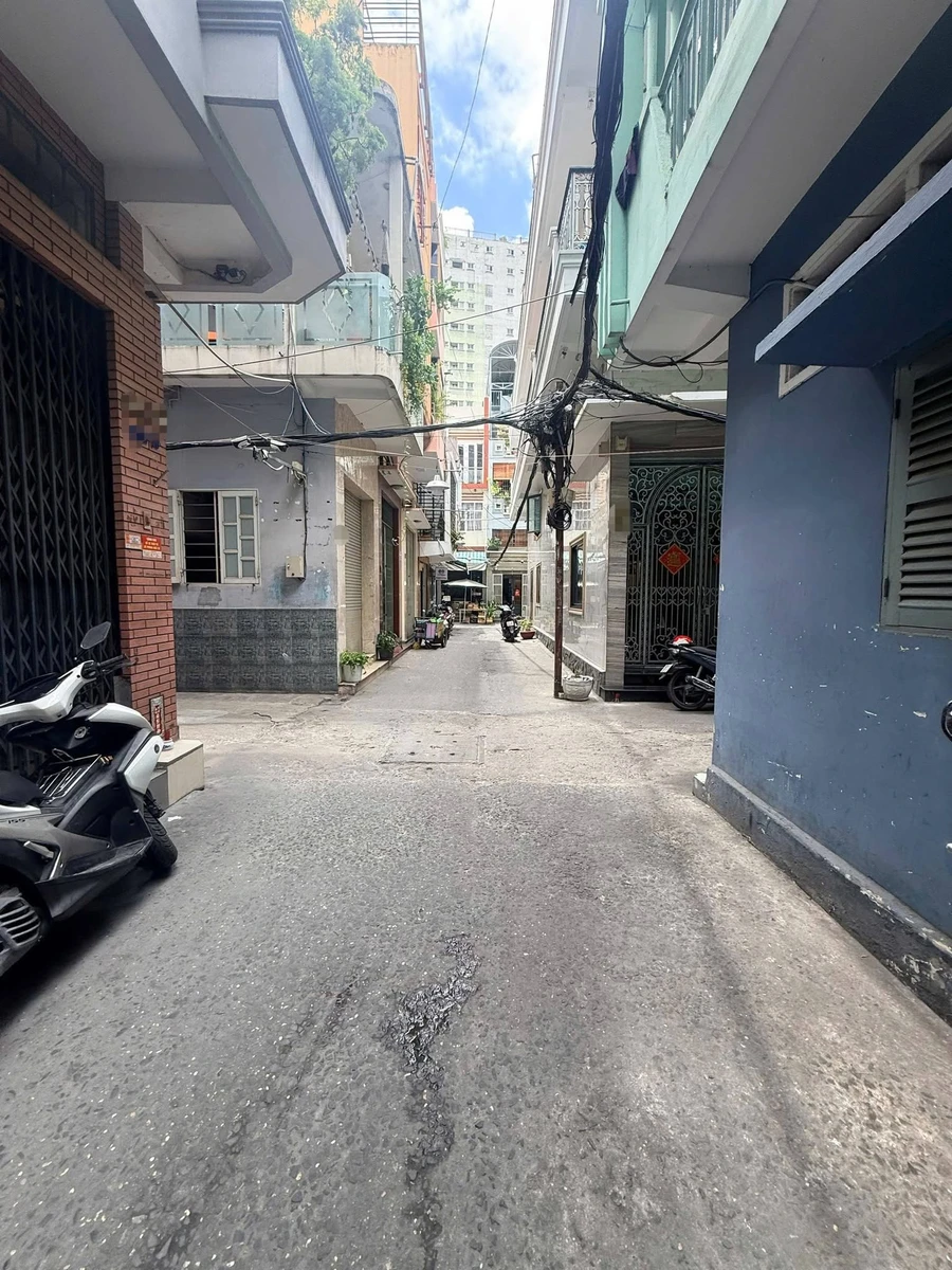 Bán nhà hẻm 4m Nguyễn Biểu - Cao Đạt, Quận 5, 27m², 3 tầng, 4PN, giá 6 tỷ - Ảnh 1