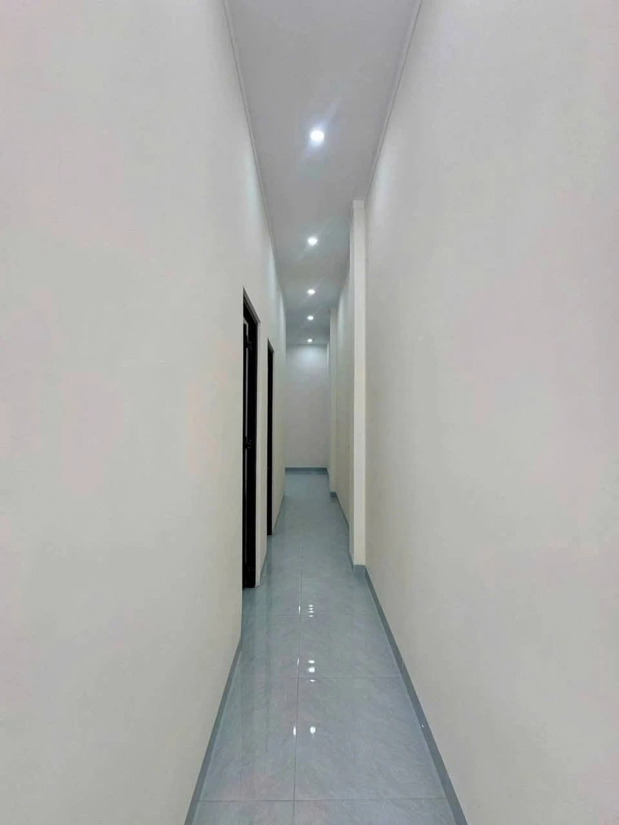 Bán nhà hẻm 32 Ngô Quyền 4x23m, 2 phòng ngủ, sân ô tô, giá 880 triệu, gần chợ Long Hải - Ảnh thu nhỏ 4