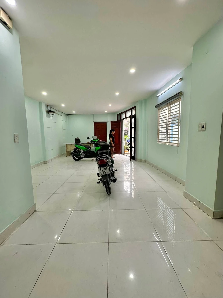 Bán nhà mặt tiền đường Nguyễn Ngọc Lộc, Quận 10, 70m2, 2 tầng 3PN, giá 7,5 tỷ - Ảnh thu nhỏ 2