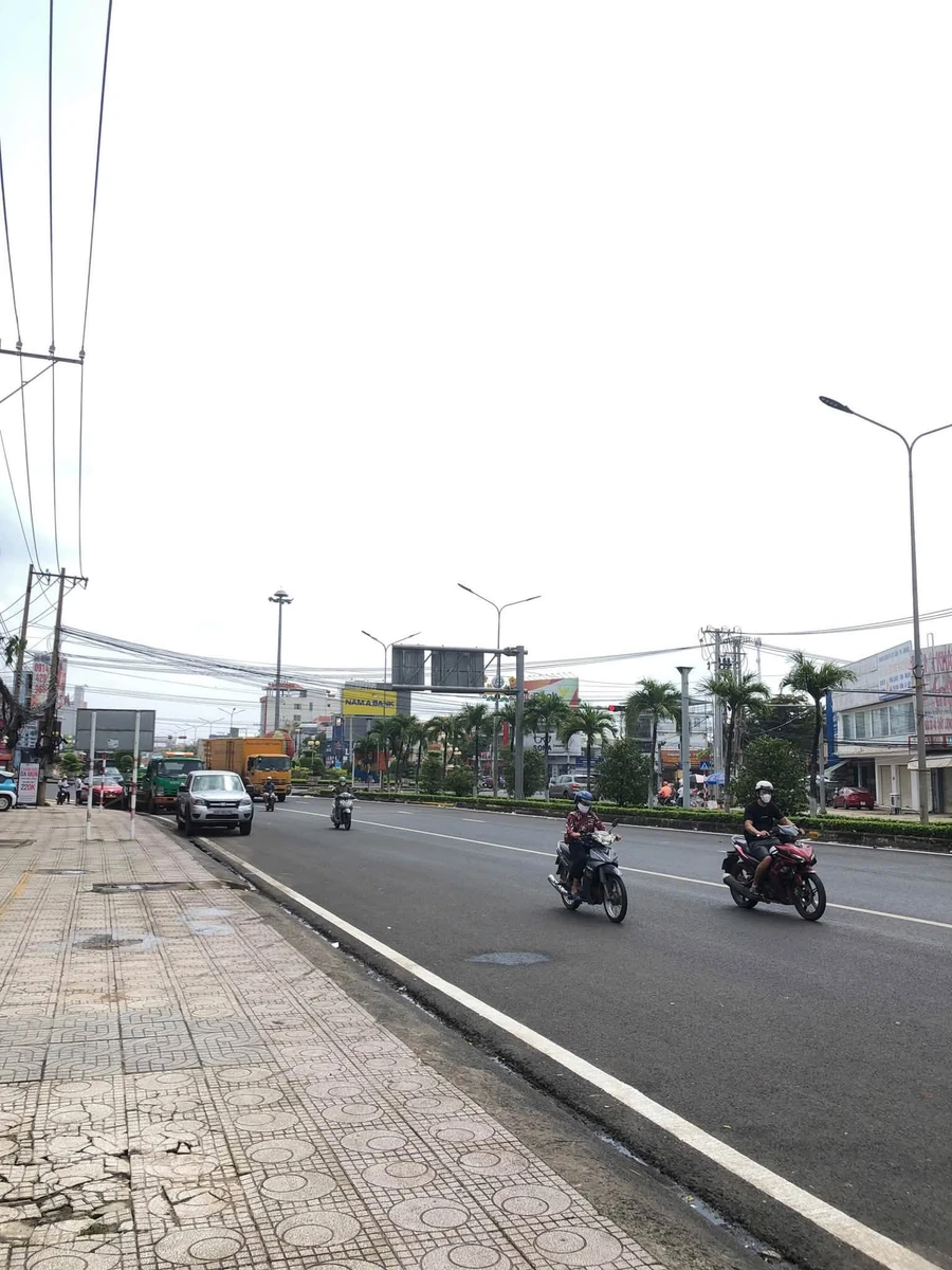 Cho thuê mặt bằng 360m² vòng xoay Đồng Xoài - Ảnh thu nhỏ 3