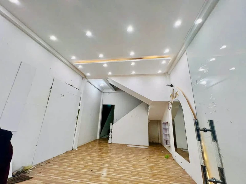 Bán nhà 4 tầng mặt tiền Nguyễn Tự Tân, 267m2, Quảng Ngãi