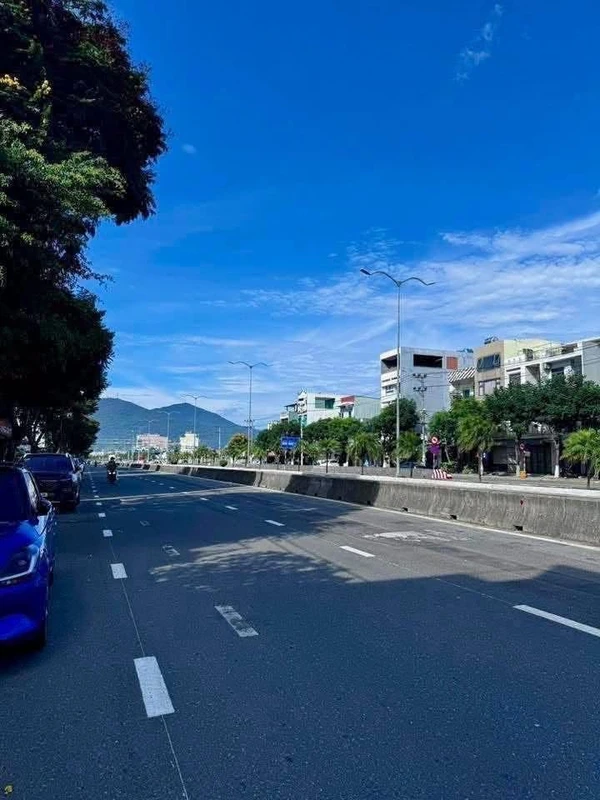Bán lô đất mặt tiền 124m2 Ngô Quyền 12 tỷ