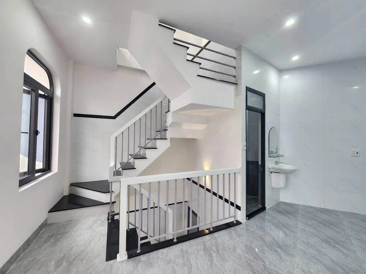 Bán nhà góc Bạch Đằng, 40m2, 3 tầng, kinh doanh, 6 tỷ - Ảnh thu nhỏ 2
