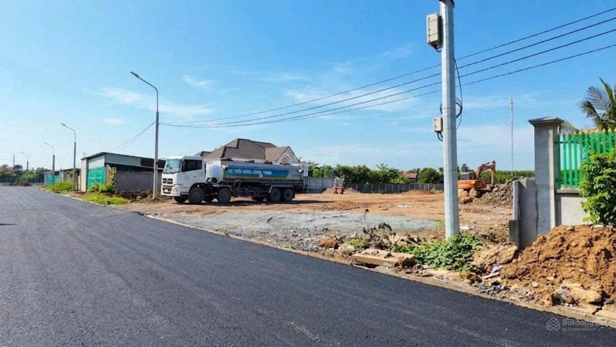 Bán cả 2 lô đất 215m2 (8,6x25)m liền kề ngay mặt tiền Hương Lộ 15 chỉ 1.3 tỷ thương lượng mạnh, SHR - Ảnh thu nhỏ 3