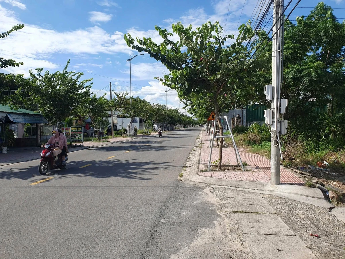 Bán khách sạn 40 phòng 375.5m2 La Gi Bình Thuận 17 tỷ - Ảnh 1