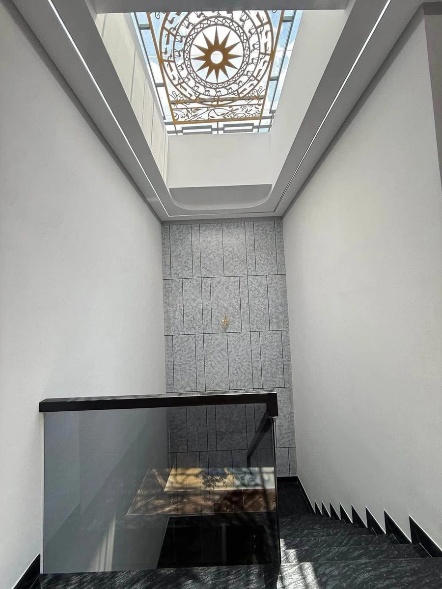 Nhà bán 4 phòng ngủ, 110m² Dĩ An, nội thất đầy đủ - Ảnh 1