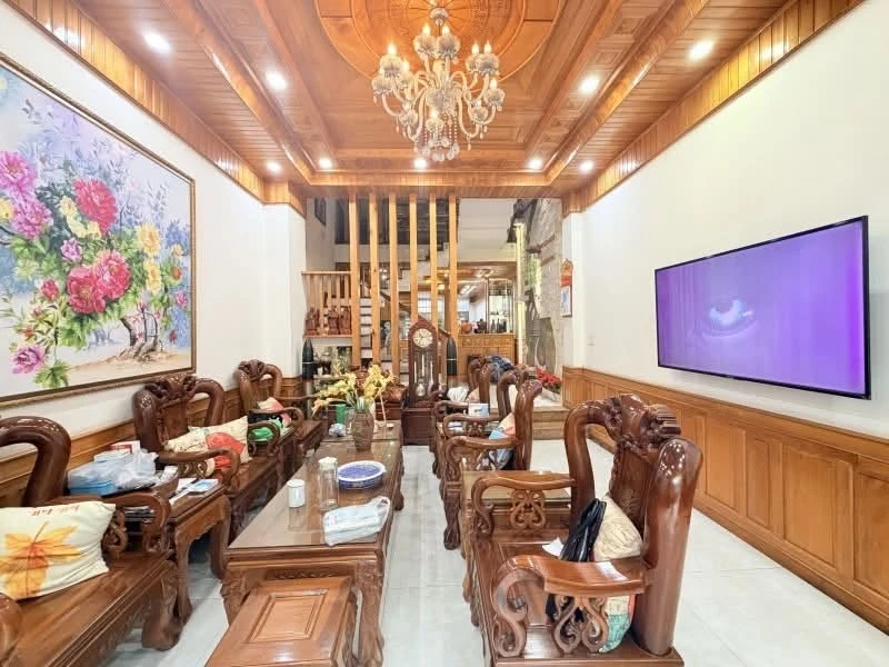 Bán nhà mặt tiền Thái Thị Bôi 4 tầng 310m² hơn 10 tỷ - Ảnh 1