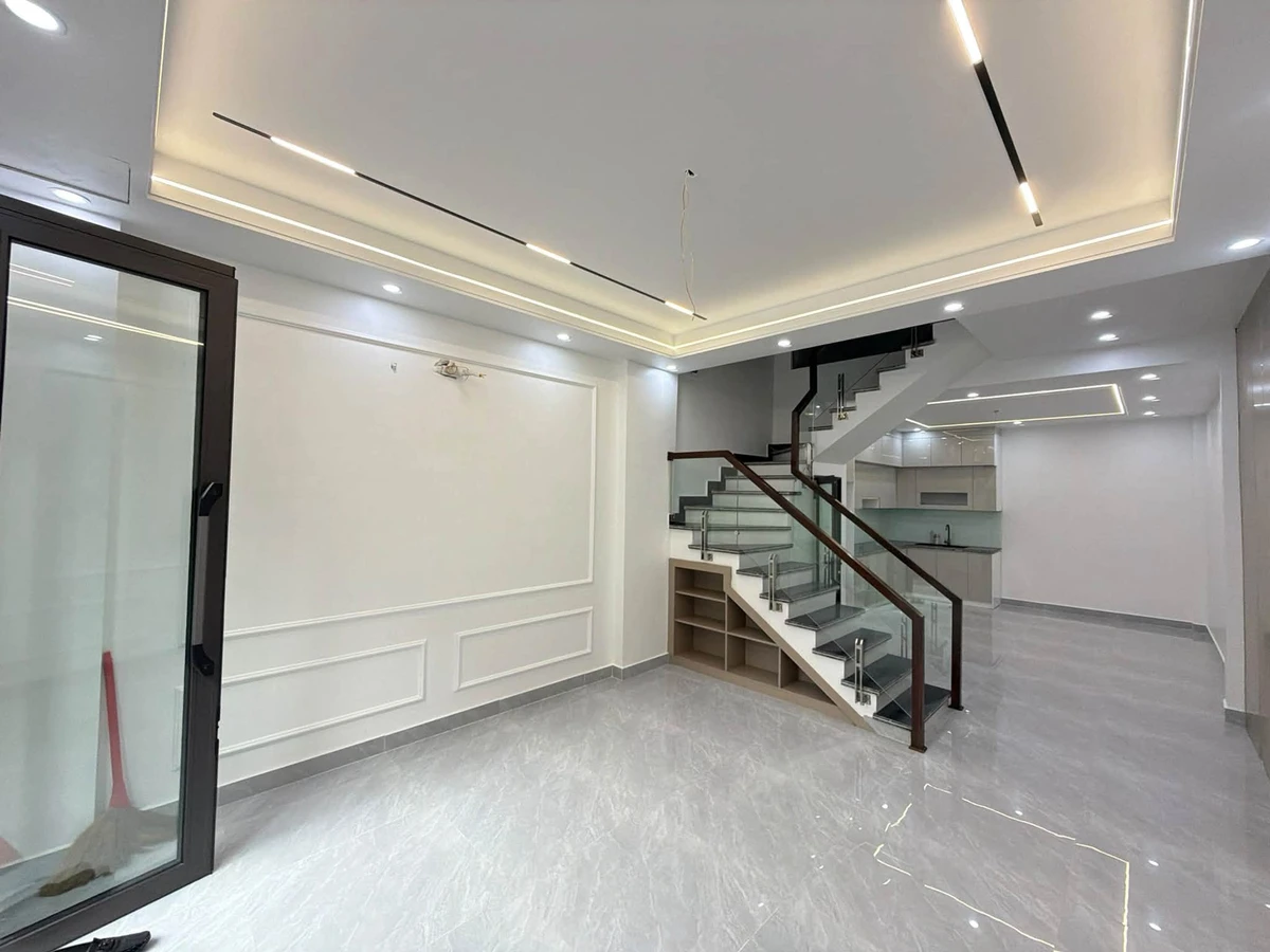 Bán nhà mặt ngõ 46m² 3 PN 4 tầng Hồ Sen 5 tỷ - Ảnh 1