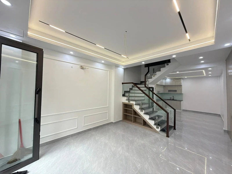 Bán nhà mặt ngõ 46m² 3 PN 4 tầng Hồ Sen 5 tỷ