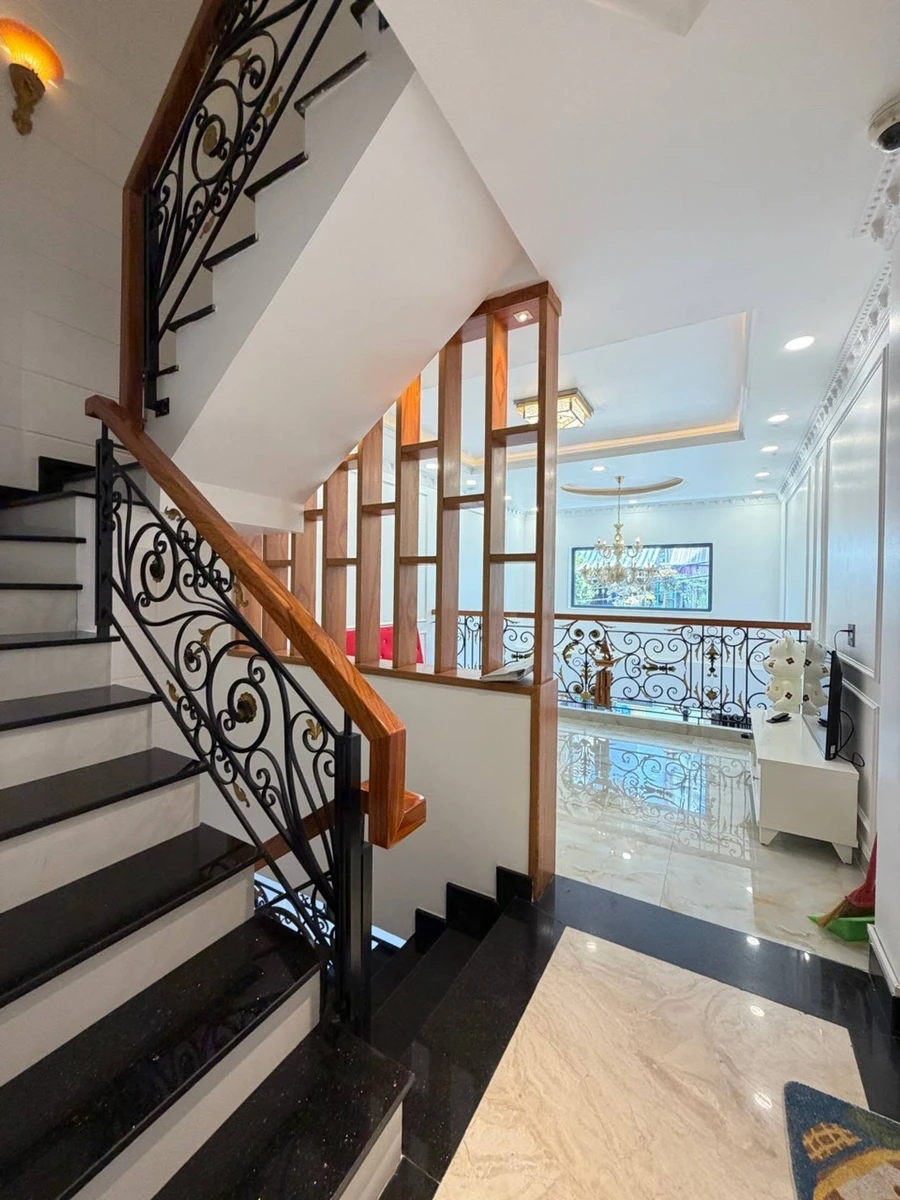 Nhà bán hơn 9 tỷ, 5PN, 46.4m2 Nguyễn Trọng Tuyển - Ảnh 1